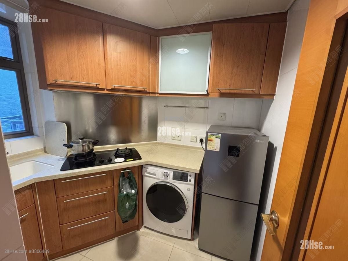 The Grandiose Rental 2 Bedrooms , 1 Bathroom 471 ft²