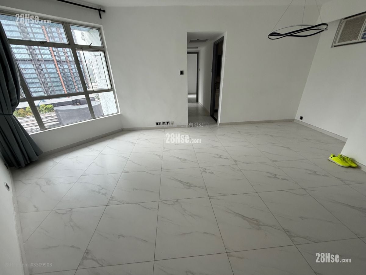 Man Lai Court Sell 3 Bedrooms , 2 Bathrooms 622 ft²