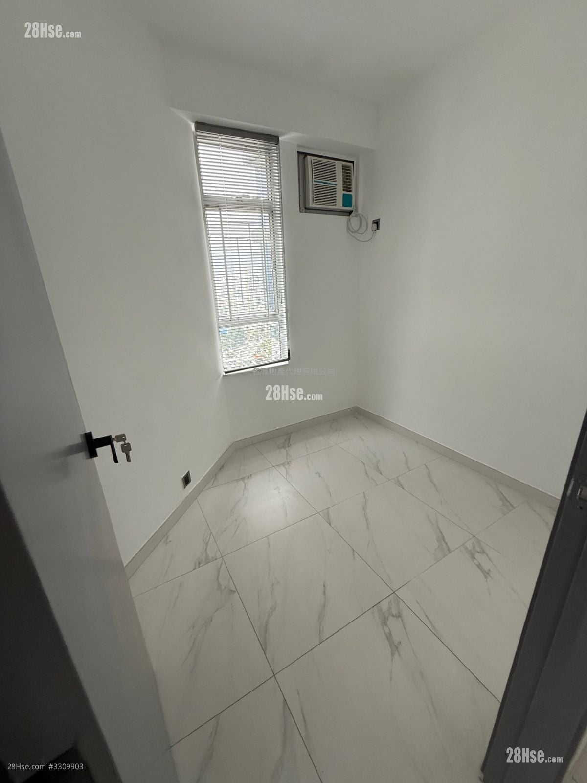 Man Lai Court Sell 3 Bedrooms , 2 Bathrooms 622 ft²