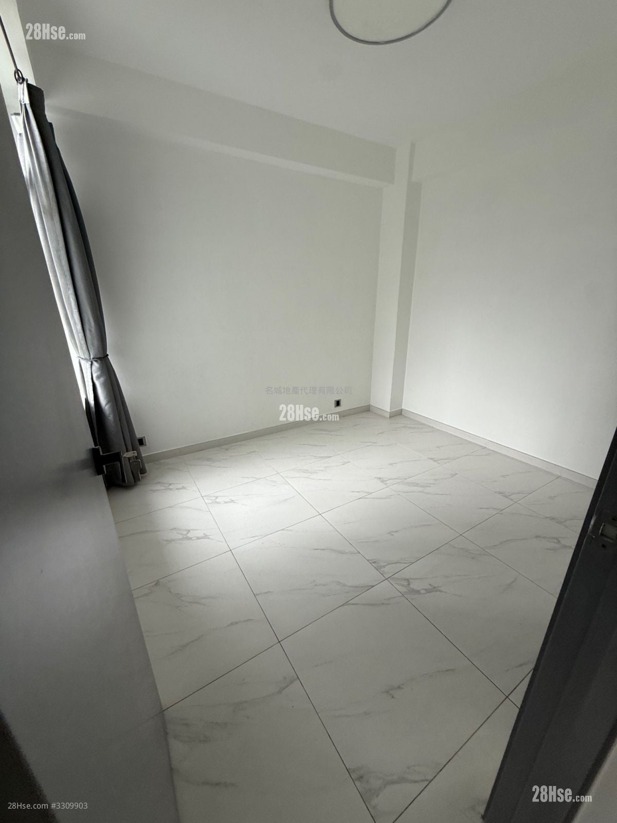 Man Lai Court Sell 3 Bedrooms , 2 Bathrooms 622 ft²