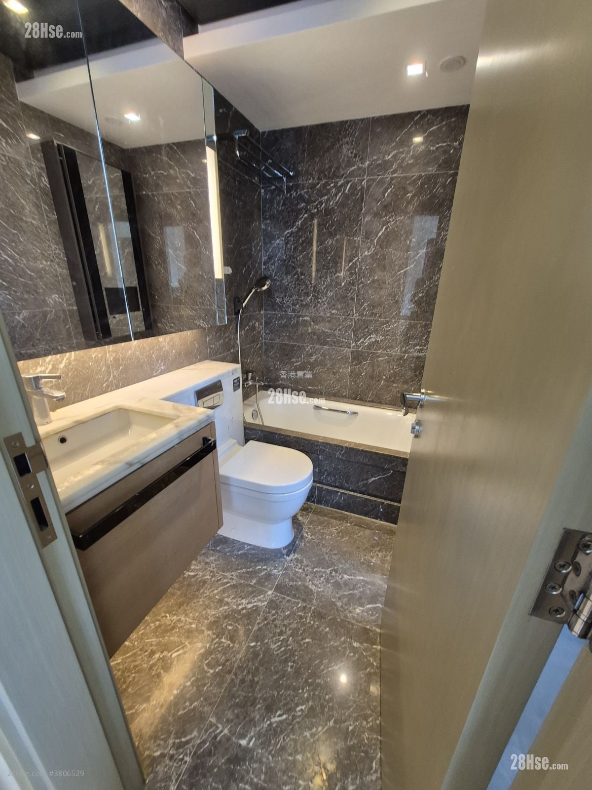 The Wings Rental 2 Bathrooms 702 ft²