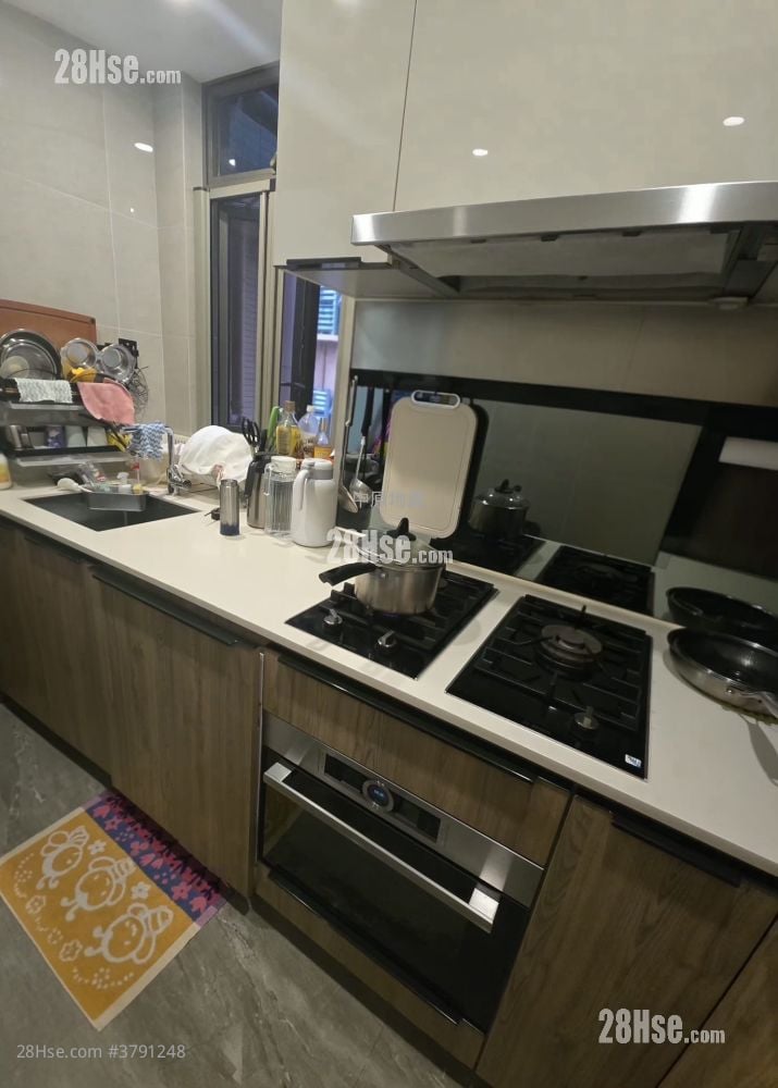 Centra Horizon Sell 2 Bedrooms , 1 Bathroom 551 ft²