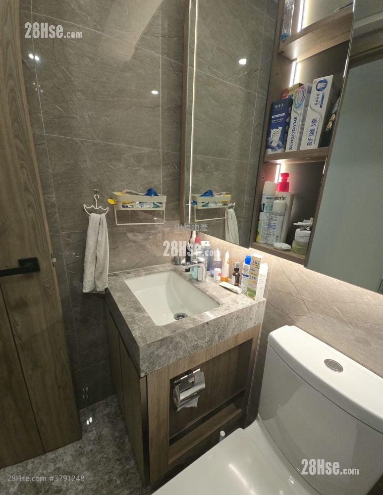 Centra Horizon Sell 2 Bedrooms , 1 Bathroom 551 ft²