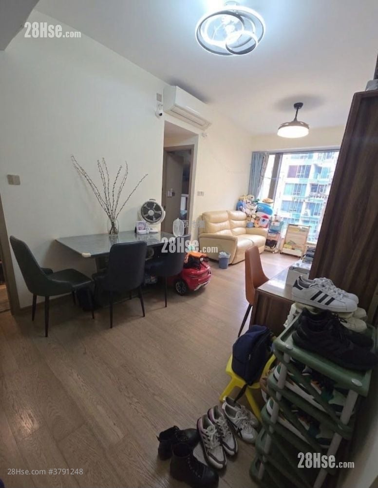 Centra Horizon Sell 2 Bedrooms , 1 Bathroom 551 ft²