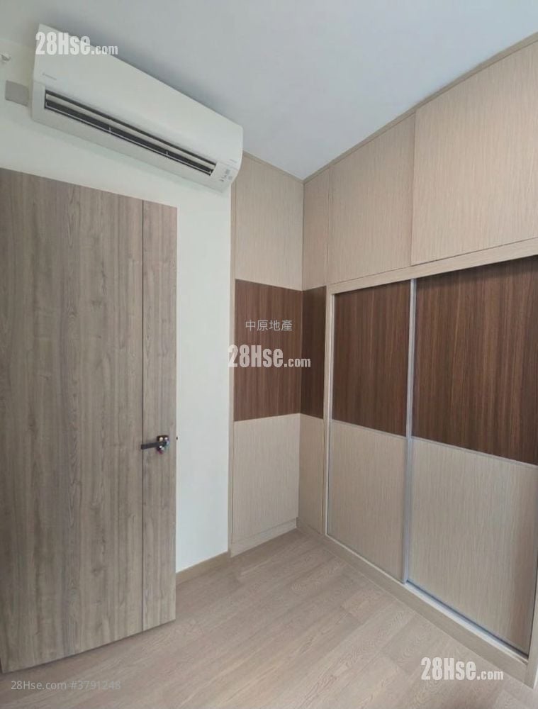 Centra Horizon Sell 2 Bedrooms , 1 Bathroom 551 ft²