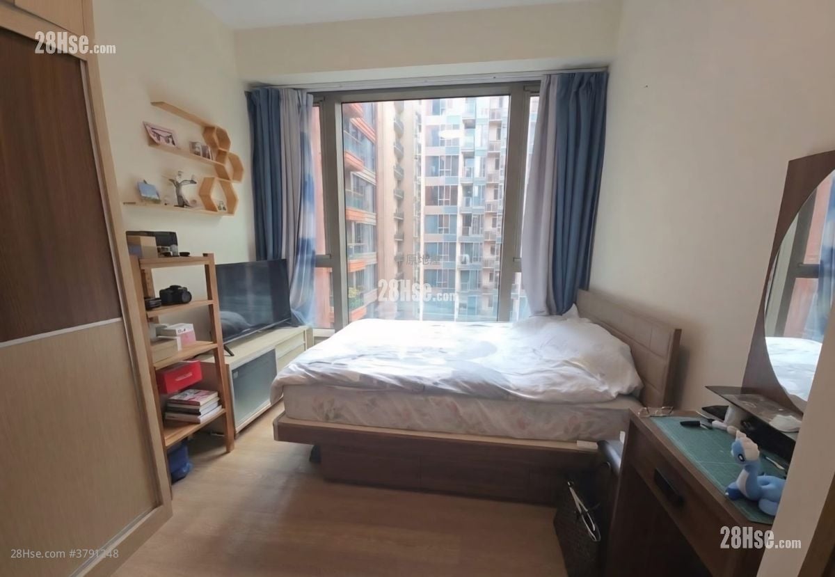 Centra Horizon Sell 2 Bedrooms , 1 Bathroom 551 ft²