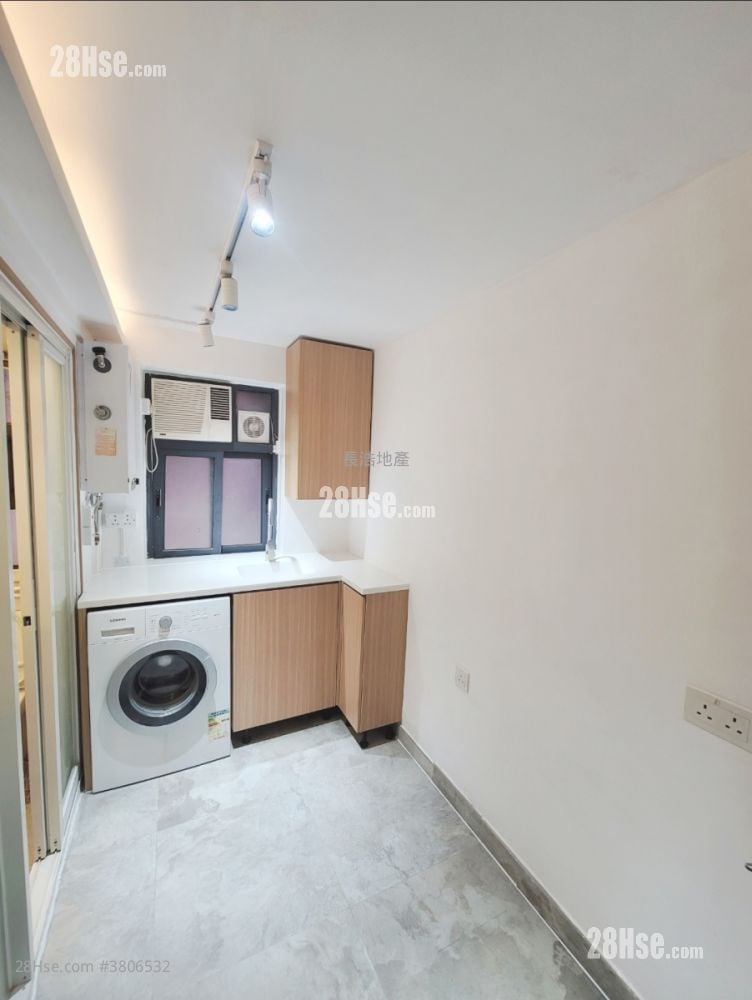 Village Sell Studio , 1 Bathroom 320 ft²