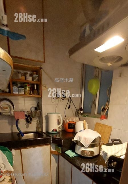 Wing Lung Building Sell 3 Bedrooms , 1 Bathroom 385 ft²