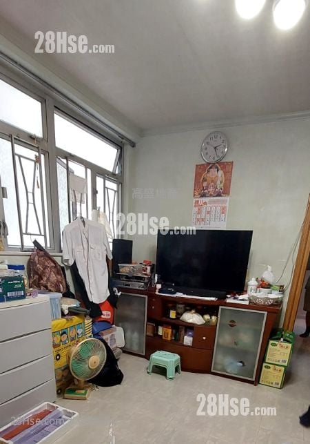 Wing Lung Building Sell 3 Bedrooms , 1 Bathroom 385 ft²