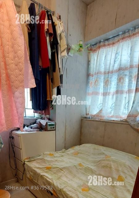 Wing Lung Building Sell 3 Bedrooms , 1 Bathroom 385 ft²