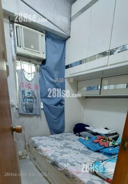 Wing Lung Building Sell 3 Bedrooms , 1 Bathroom 385 ft²