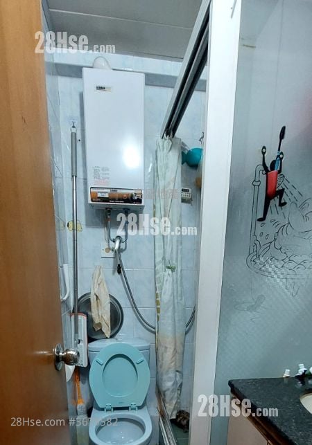 Wing Lung Building Sell 3 Bedrooms , 1 Bathroom 385 ft²