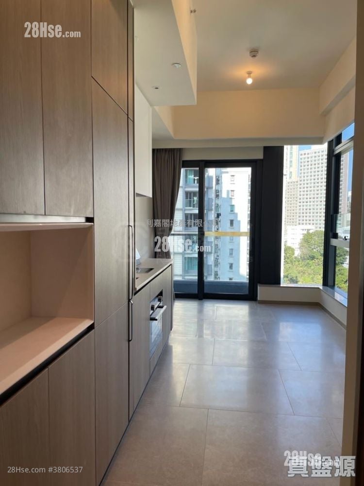 Kennedy 38 Sell 264 ft²