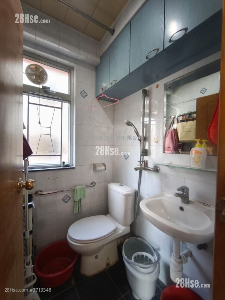 Apartment Sell 3 Bedrooms , 2 Bathrooms 836 ft²