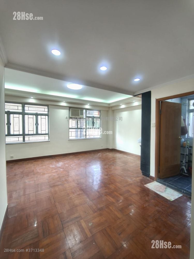 Apartment Sell 3 Bedrooms , 2 Bathrooms 836 ft²