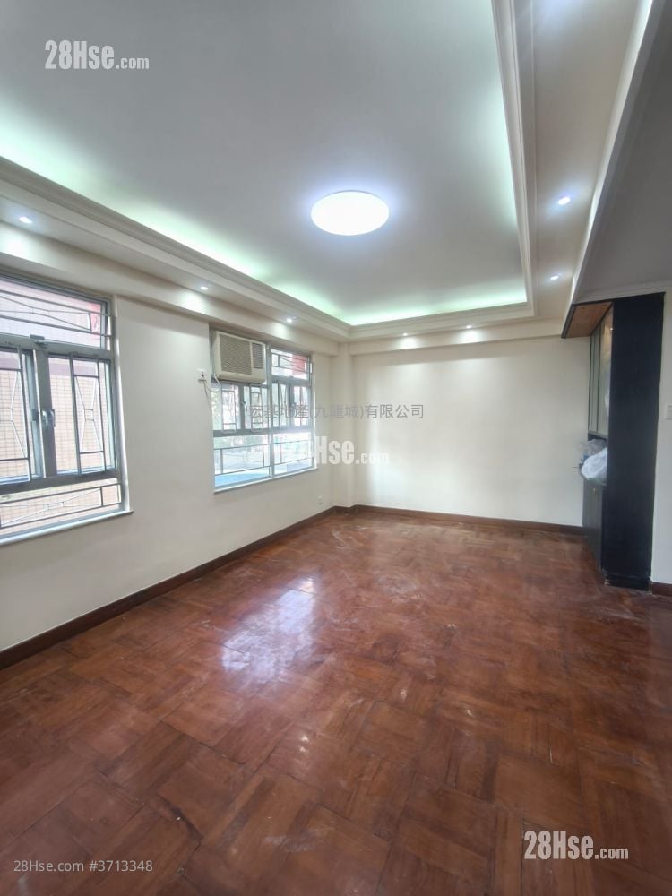 Apartment Sell 3 Bedrooms , 2 Bathrooms 836 ft²