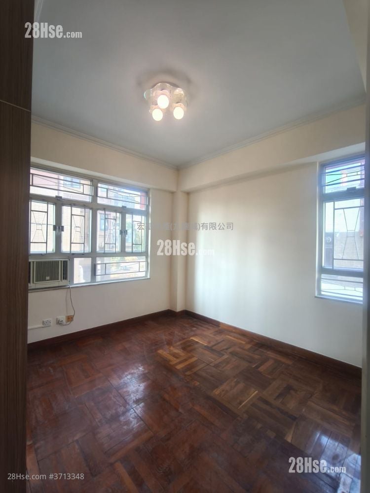 Apartment Sell 3 Bedrooms , 2 Bathrooms 836 ft²