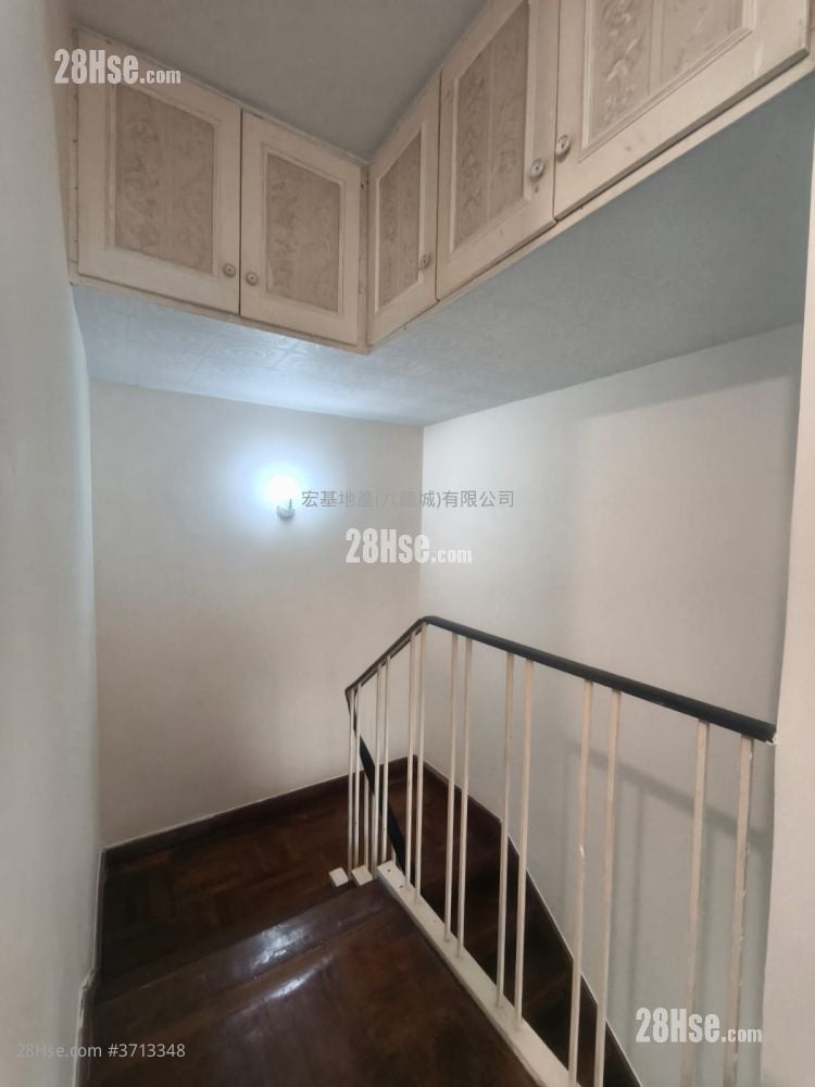 Apartment Sell 3 Bedrooms , 2 Bathrooms 836 ft²