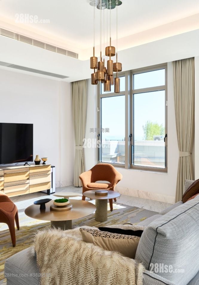 One Stanley Sell 5+ Bedrooms , 5+ Bathrooms 2,565 ft²