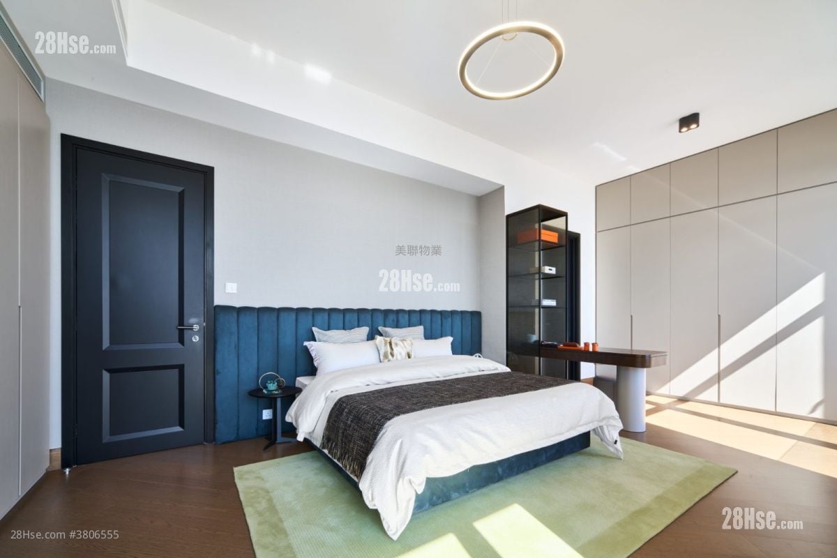 One Stanley Sell 5+ Bedrooms , 5+ Bathrooms 2,565 ft²