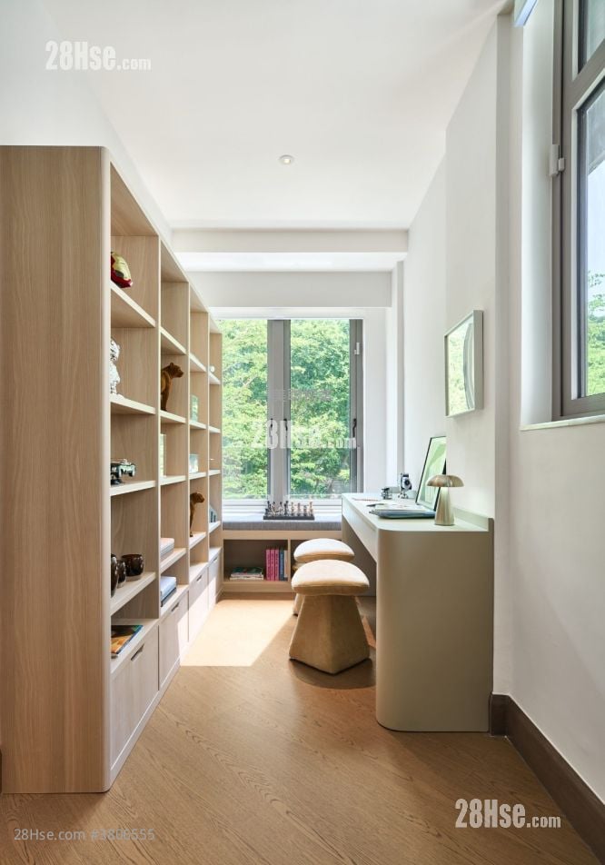 One Stanley Sell 5+ Bedrooms , 5+ Bathrooms 2,565 ft²