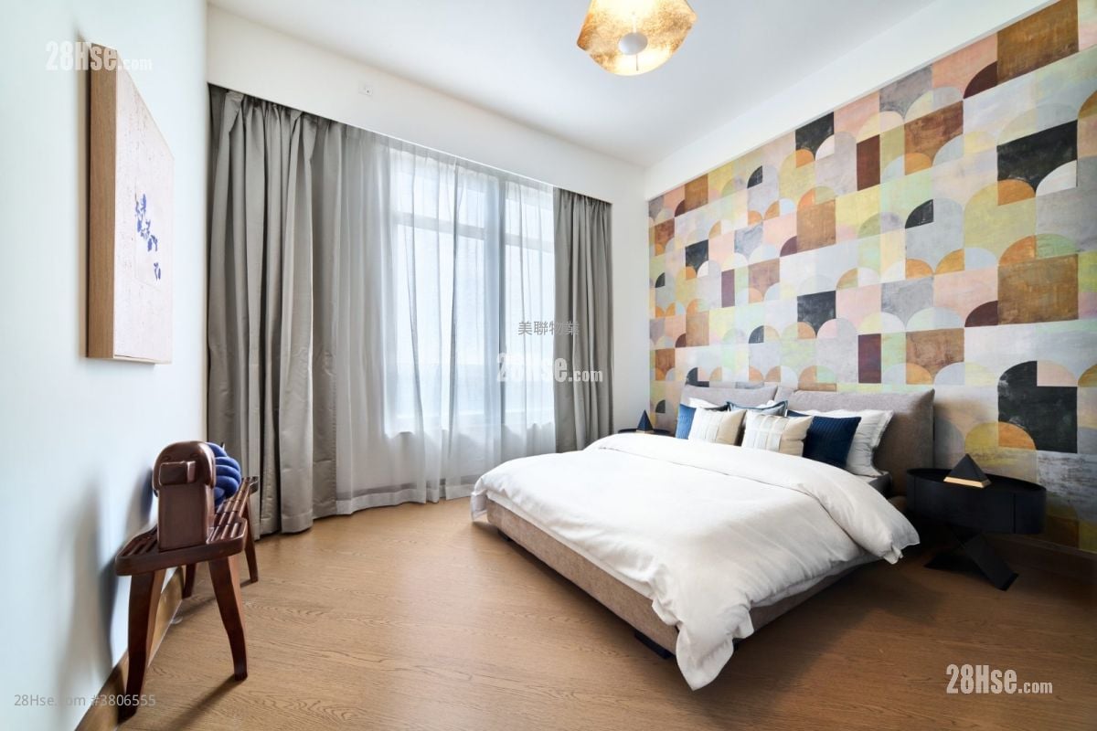 One Stanley Sell 5+ Bedrooms , 5+ Bathrooms 2,565 ft²