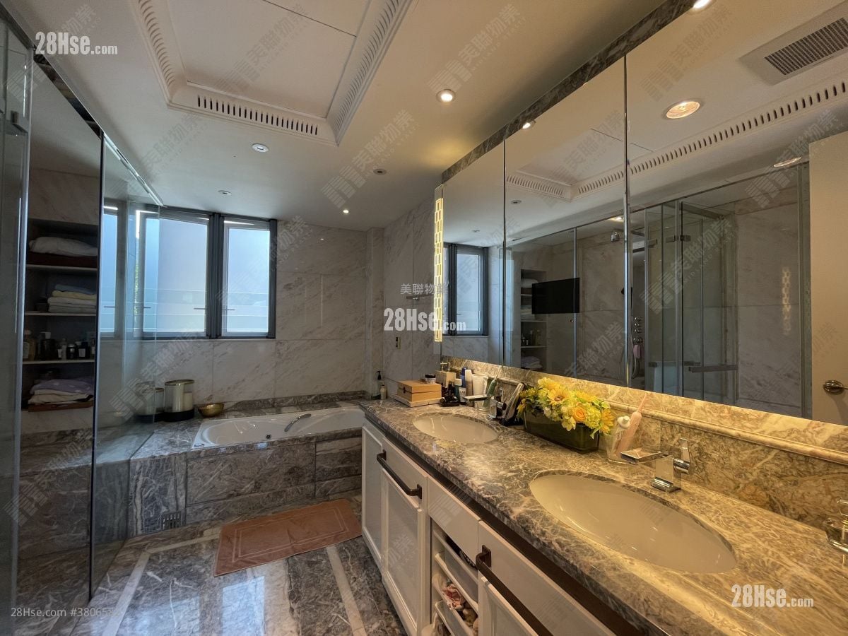 浴室: 逸珑湾 售盘 4 房 , 4 浴室 1,620 平方尺
