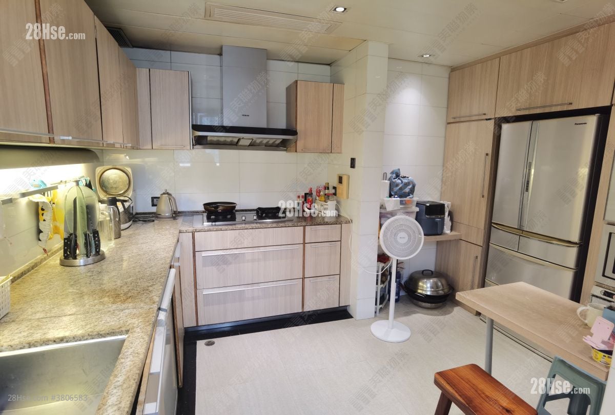 kitchen: Godi Sell 5+ Bathrooms 2,552 ft²