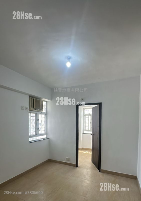 Lever Building Sell 2 Bedrooms , 1 Bathroom 270 ft²