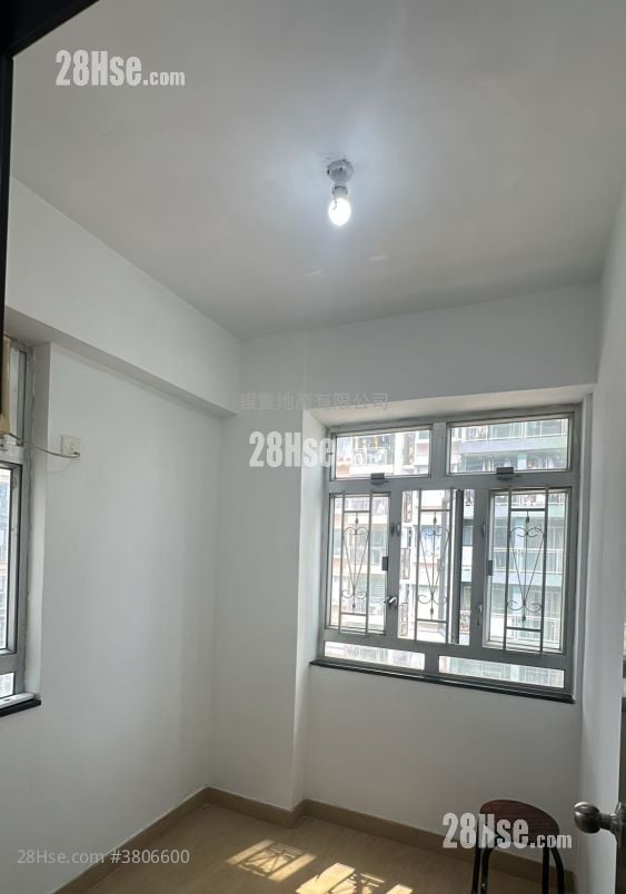 Lever Building Sell 2 Bedrooms , 1 Bathroom 270 ft²