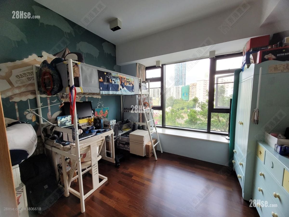 京士柏山 售盘 3 房 1,215 平方尺