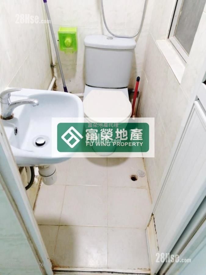 Wang On Building Sell 3 Bedrooms , 3 Bathrooms 561 ft²