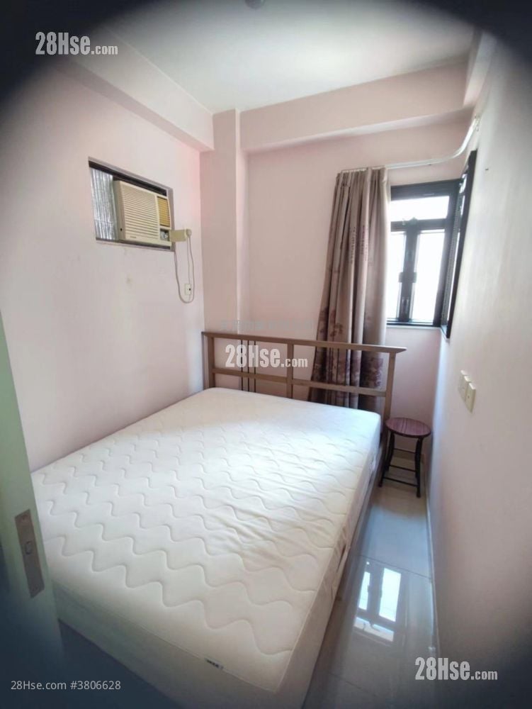 Tak Yue Mansion Sell 2 Bedrooms , 1 Bathroom 315 ft²