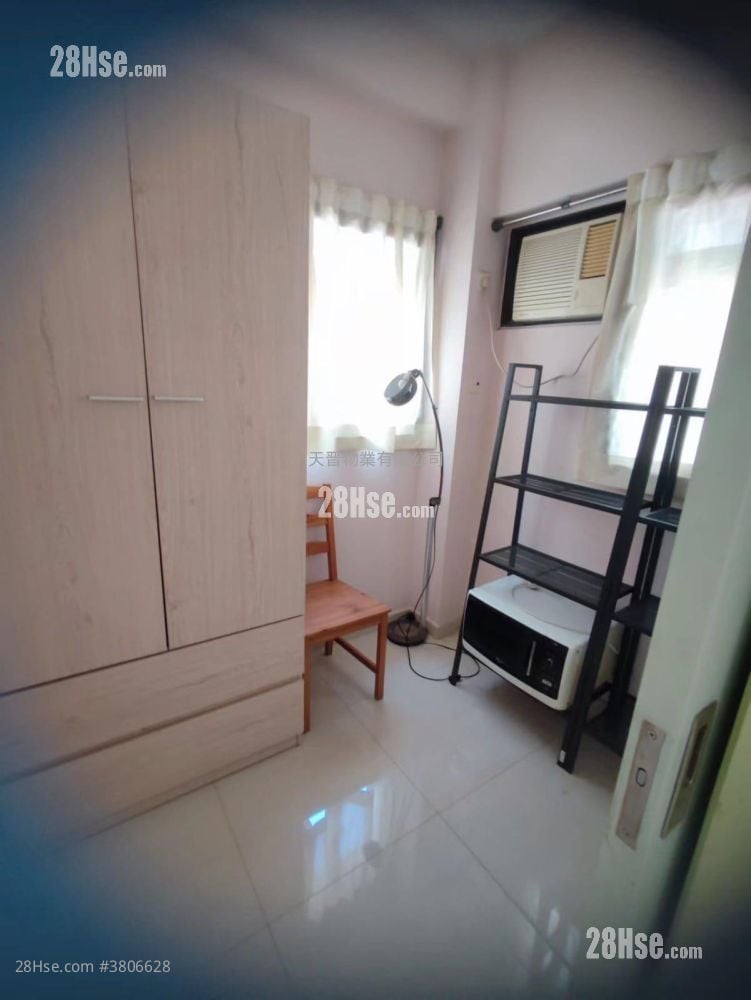 Tak Yue Mansion Sell 2 Bedrooms , 1 Bathroom 315 ft²