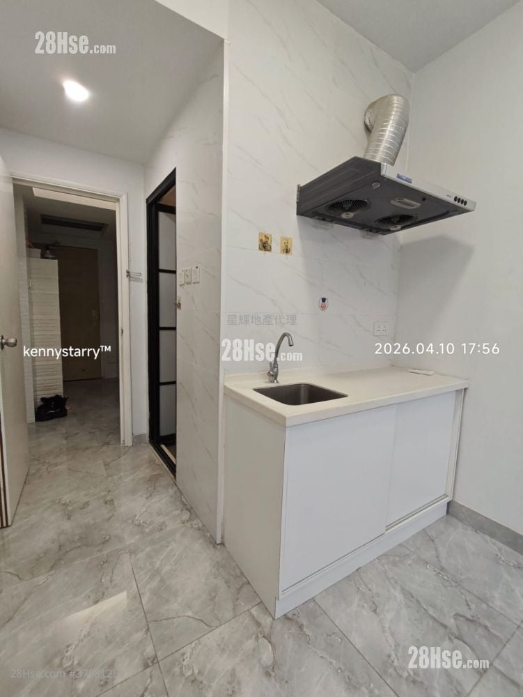 睡房 2: 坤成楼，唐楼新装雅致，开扬大窗，只租6000；