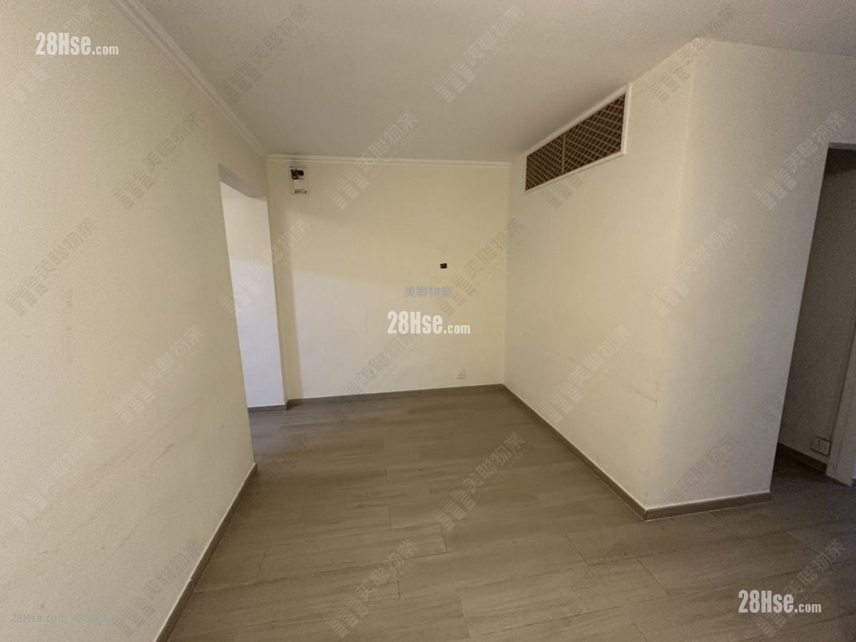 兆康苑 租盘 3 房 553 平方尺