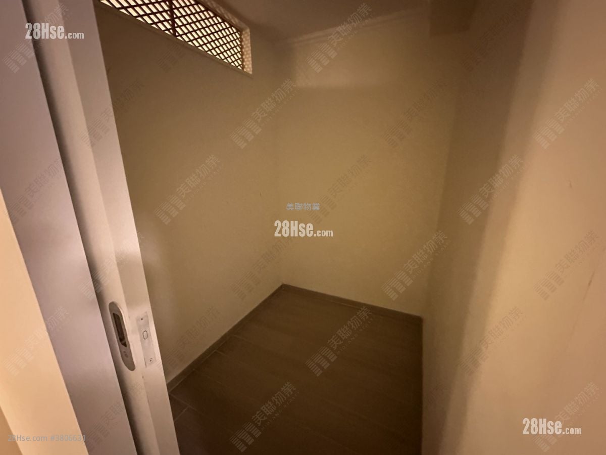 兆康苑 租盘 3 房 553 平方尺