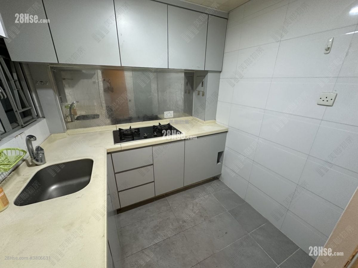 兆康苑 租盘 3 房 553 平方尺