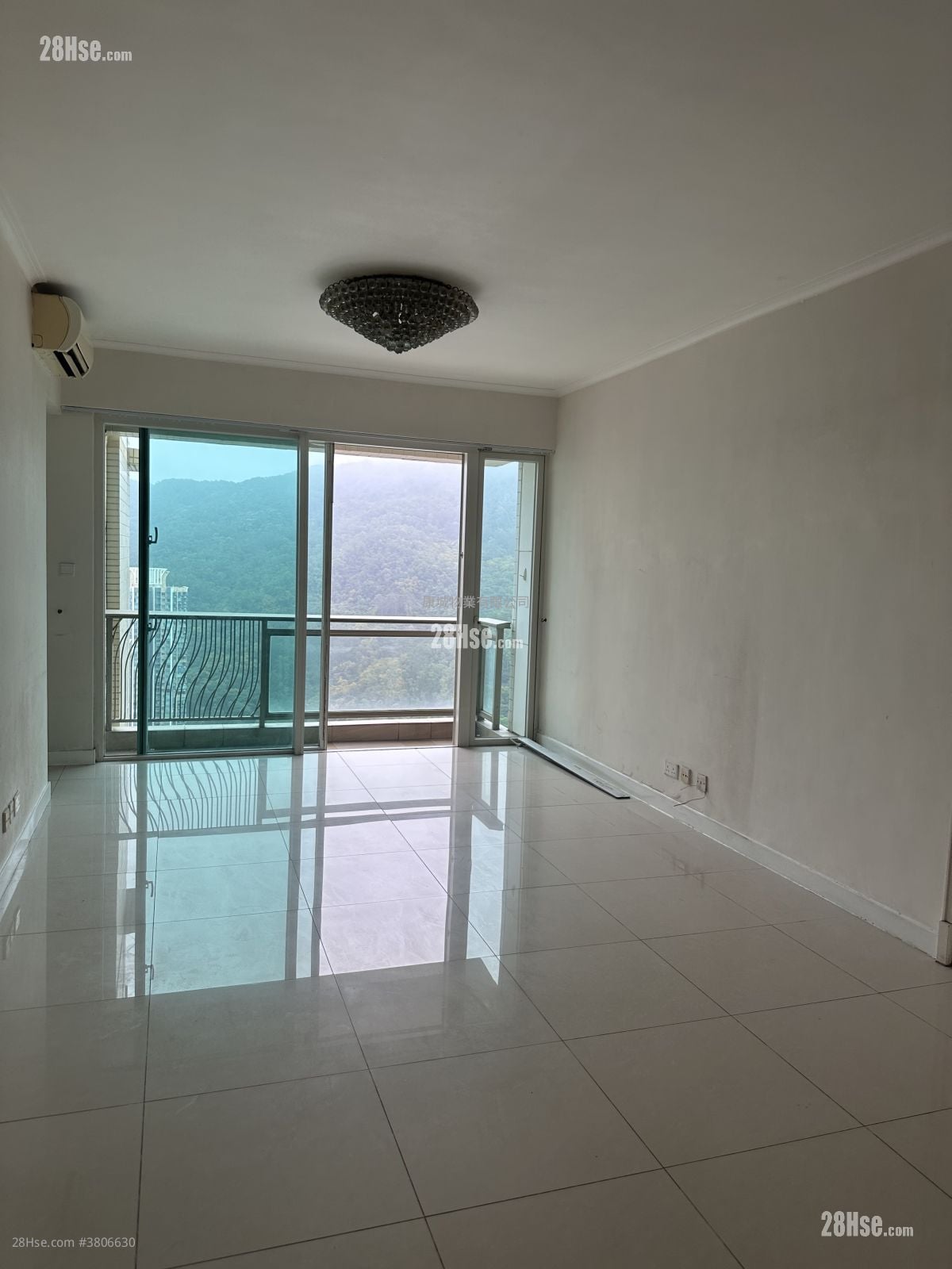 领都 售盘 4 房 , 3 浴室 975 平方尺