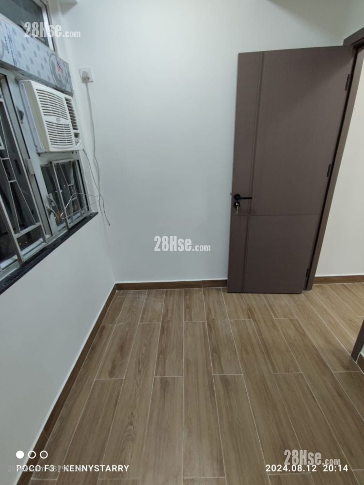 睡房 3: 坤成楼，豪华装修，一房一厅，约近200尺，只租8000；