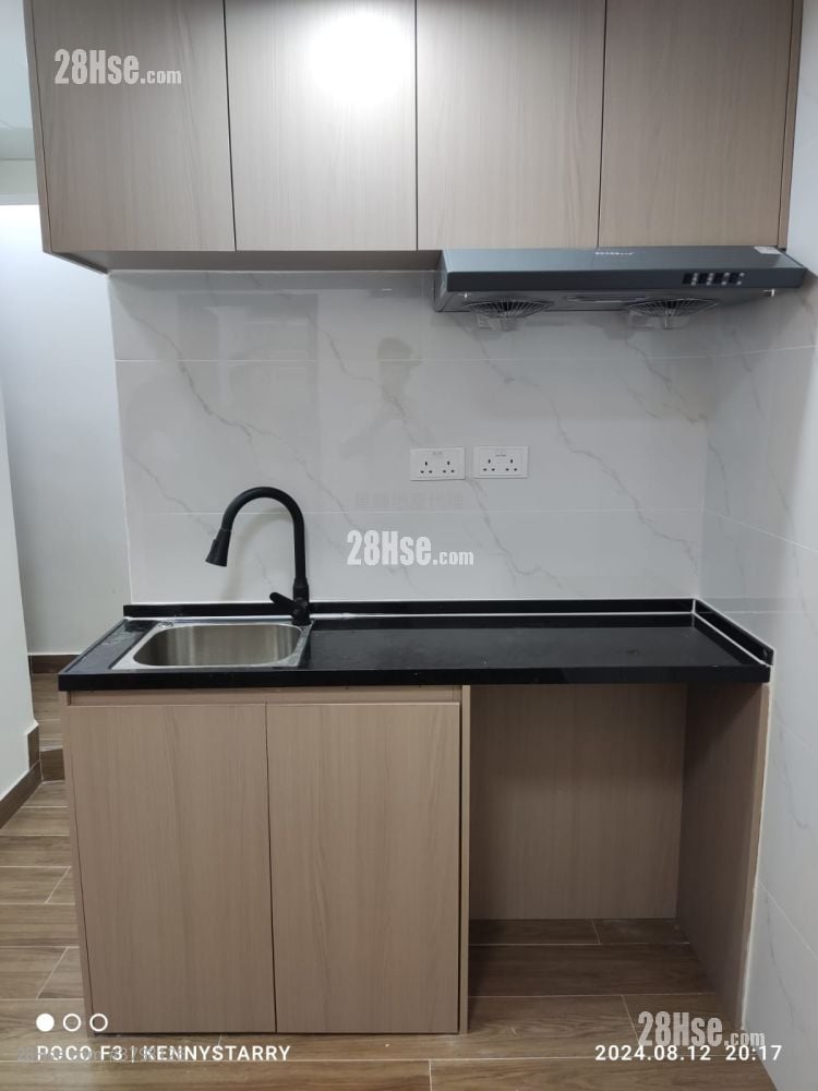 睡房 3: 坤成楼，豪华装修，一房一厅，约近200尺，只租8000；