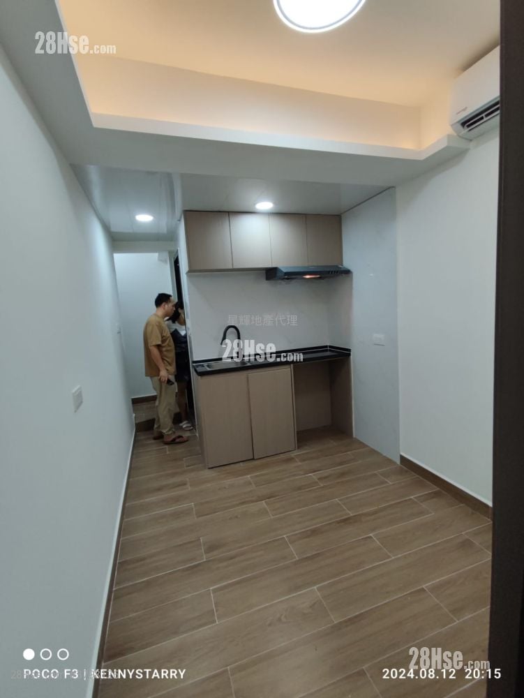 睡房 3: 坤成楼，豪华装修，一房一厅，约近200尺，只租8000；