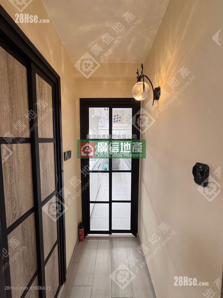 Hand Wai Court Rental 2 Bedrooms , 1 Bathroom 299 ft²