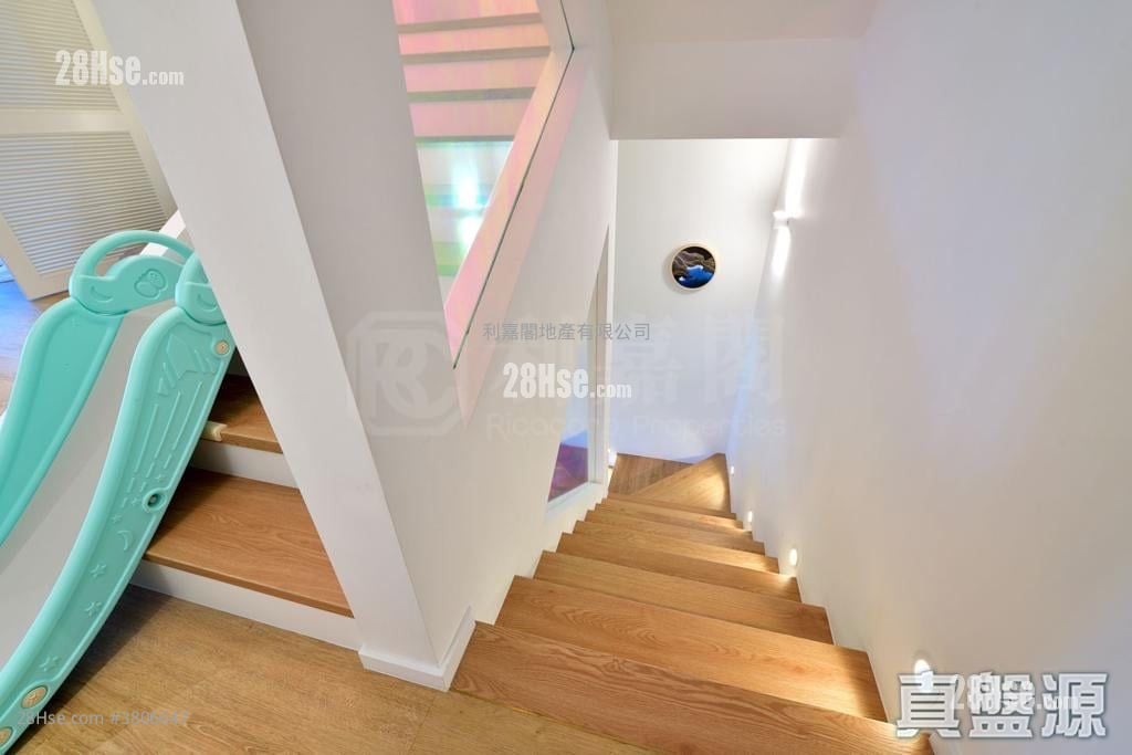 King's Park Villa Sell 3 Bedrooms 1,812 ft²