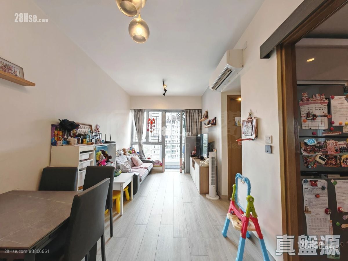 The Reach Sell 3 Bedrooms 660 ft²