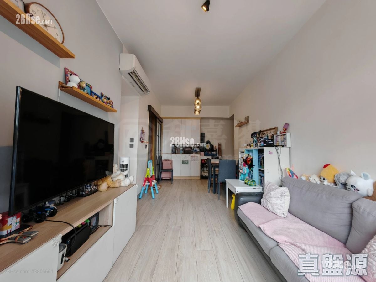 The Reach Sell 3 Bedrooms 660 ft²