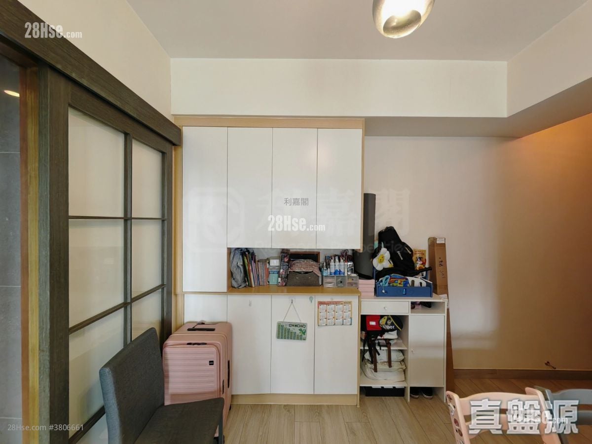 The Reach Sell 3 Bedrooms 660 ft²