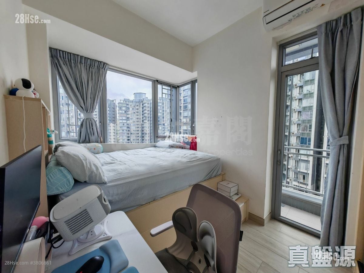 The Reach Sell 3 Bedrooms 660 ft²