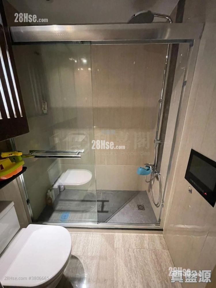 The Reach Sell 3 Bedrooms 660 ft²