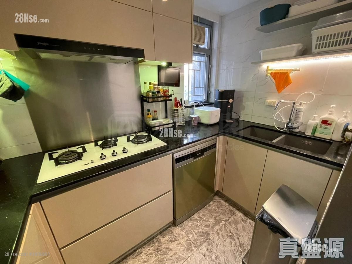 The Reach Sell 3 Bedrooms 660 ft²